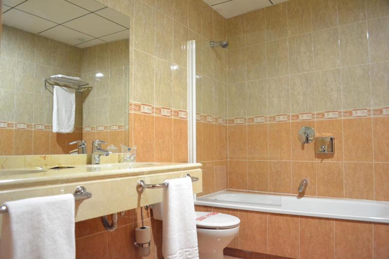 Hotel & Spa Plaza Арріате Екстер'єр фото